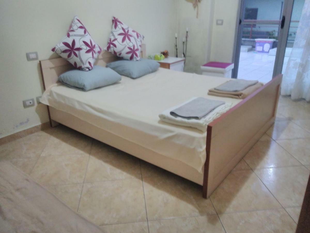 Queen Hostel Дуррес Экстерьер фото